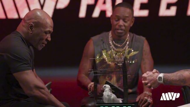Het bizarre incident achter de schermen van het gevecht tussen Jake Paul en Mike Tyson waarbij een duif betrokken was