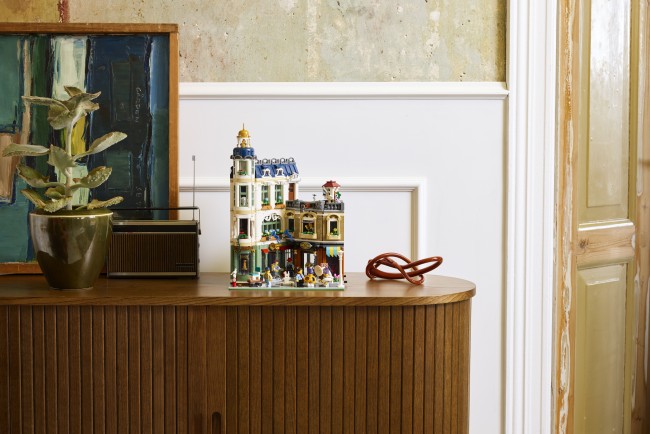 Breid je Lego-stad uit met deze prachtige en schilderachtige winkelstraat