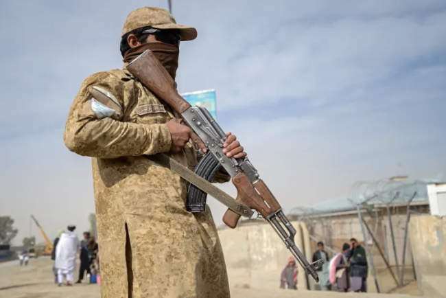 Pakistan valt Afghanistan aan, tientallen doden