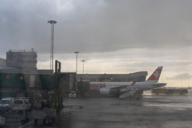 Zweden gedwongen om op een na grootste luchthaven te sluiten na waarneming van drones (een primeur voor het land)