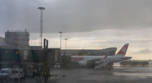 Zweden gedwongen om op een na grootste luchthaven te sluiten na waarneming van drones (een primeur voor het land)