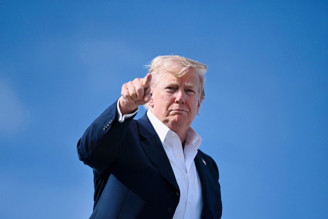 Trump dreigt "naar binnen te gaan en Hamas te doden" als de aanvallen aanhouden