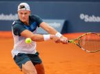 Holger Rune verslaat Alcaraz in Barcelona en keert terug in de top 10