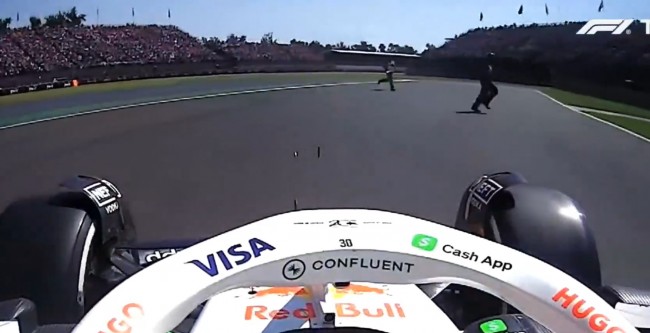 Het moment dat Liam Lawson marshals in Mexico bijna raakt: "Ik had ze kunnen vermoorden"