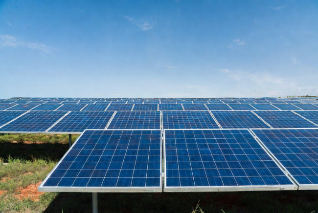 China bereikt een energiemijlpaal nu steenkool onder de helft van zijn energiemix valt