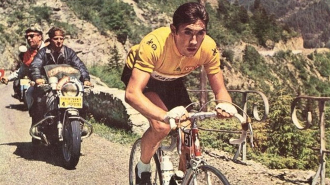 De legendarische wielrenner Eddy Merckx werd in 2024 opgenomen met heupinfectie na een breuk