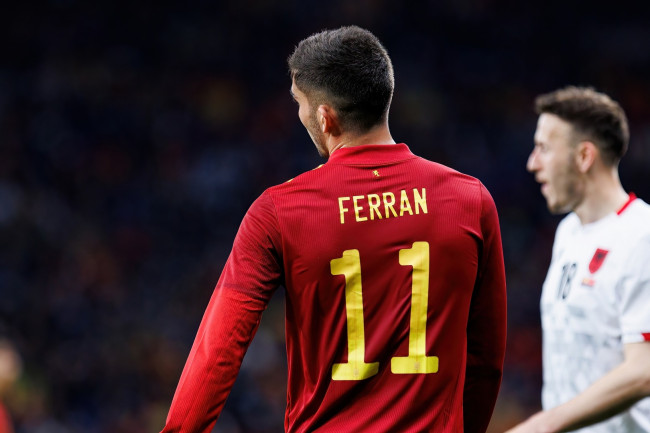 Ferran Torres legt zijn polemische hoed uit 'Make Spain Great Again' die hij droeg tijdens de WK-viering