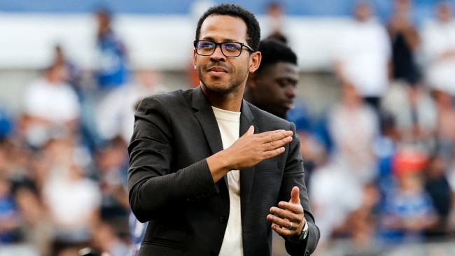 Liam Rosenior "houdt van" Straatsburg, maar laat de deur open voor een transfer naar Chelsea: "Je weet het nooit..."