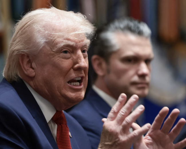 Trump noemt Britse vliegdekschepen "speelgoed" in de laatste NAVO-kritiek