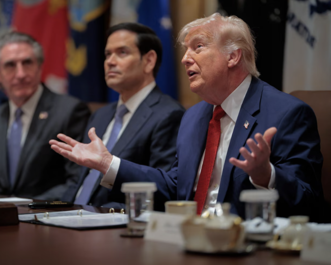 Trump stelt de deadline uit voor Iran om de Straat van Hormuz te openen met 10 dagen