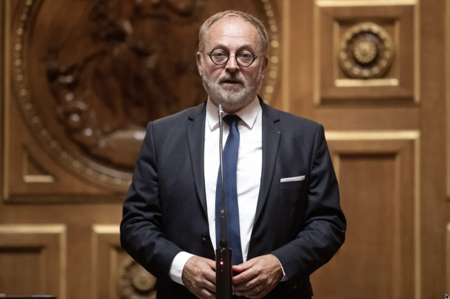 Voormalig Frans senator terechtstaat wegens vermeende drugsgebruik van parlementslid