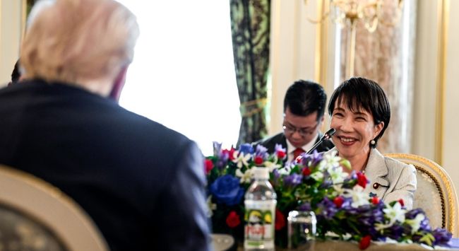 Japans Takaichi behaalt een verpletterende verkiezingsoverwinning en verstevigt zijn greep op de macht