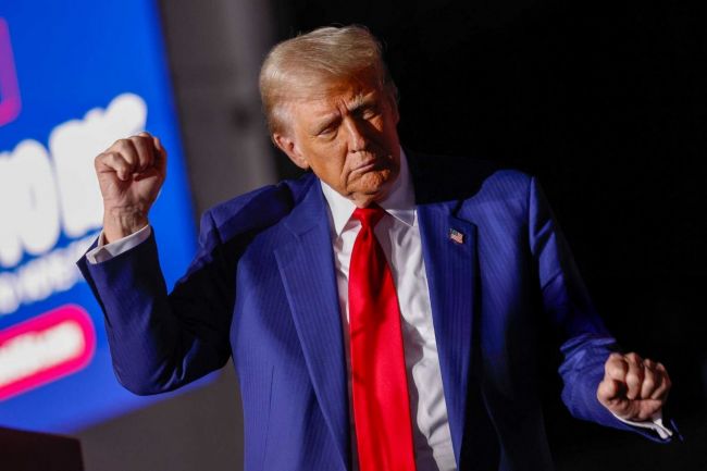 Pulisic viert doelpunt tijdens de virale dans van Donald Trump: politiek statement of gewoon een meme-trend?