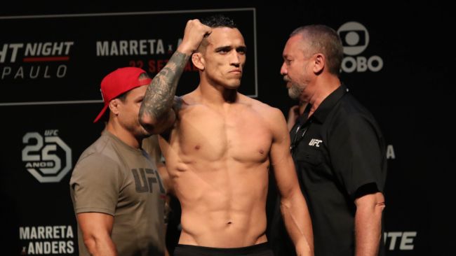 Charles Oliveira ontkracht geruchten dat de rematch met Max Holloway in januari op UFC 324 zal plaatsvinden