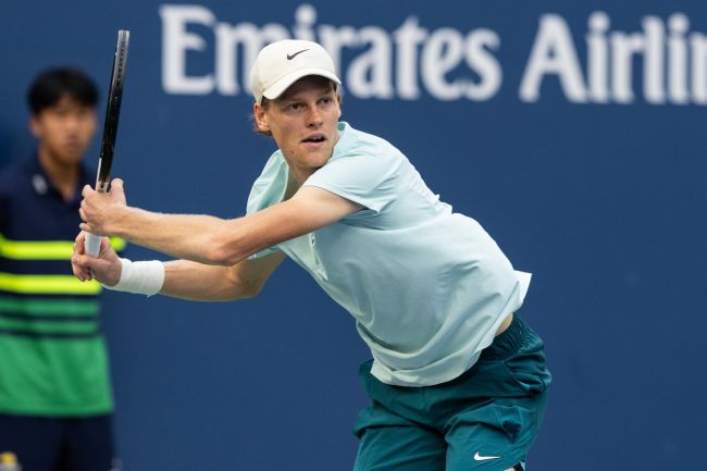 Jannik Sinner bereid om een aantal wedstrijden te verliezen als dat betekent dat hij "minder voorspelbaar" is