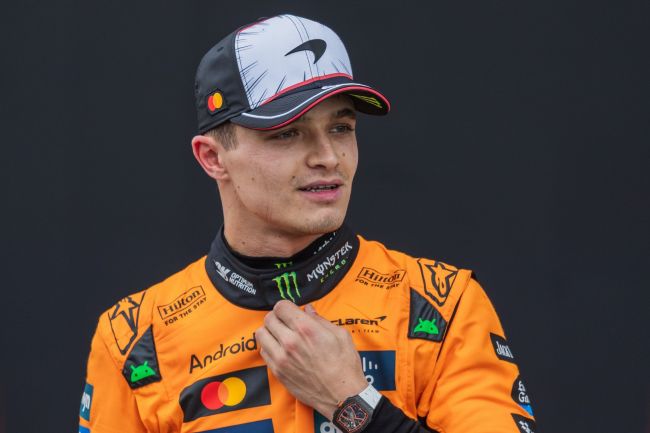 Lando Norris lacht om het duct tape-incident met Red Bull: "Kleine zijmissies voor de teams om zichzelf te vermaken"