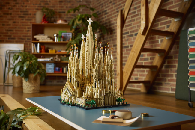 Lego onthult officieel de Sagrada Familia-set, het is de grootste set aller tijden qua stuk-aantal.