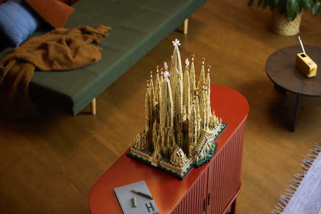 Lego onthult officieel de Sagrada Familia-set, het is de grootste set aller tijden qua stuk-aantal.