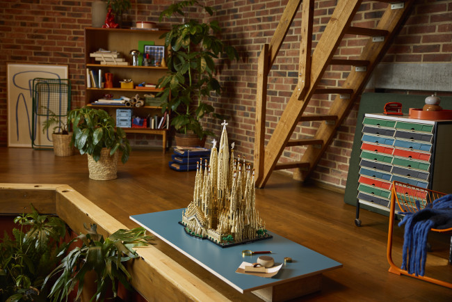 Lego onthult officieel de Sagrada Familia-set, het is de grootste set aller tijden qua stuk-aantal.