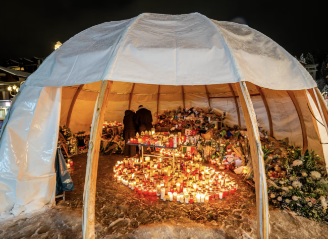 Gedenkteken voor slachtoffers van Zwitserse barbrand vat vlam in Crans-Montana