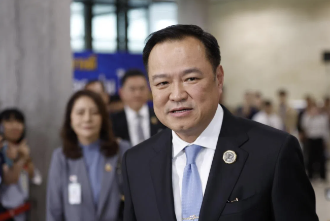 Thaise premier Anutin verstevigt zijn greep op de macht na beslissende verkiezingsoverwinning