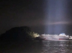 Reddingsoperatie gaande nadat Zuid-Koreaanse veerboot met 260 passagiers op rotsen is gebotst