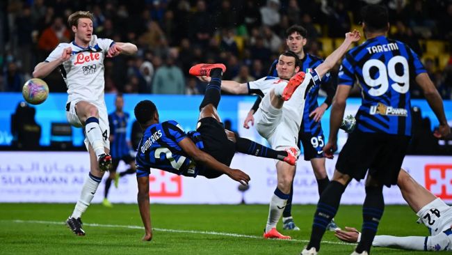 Dumfries klopt Atalanta met een brace, Inter Milan bereikt finale Italiaanse Supercup