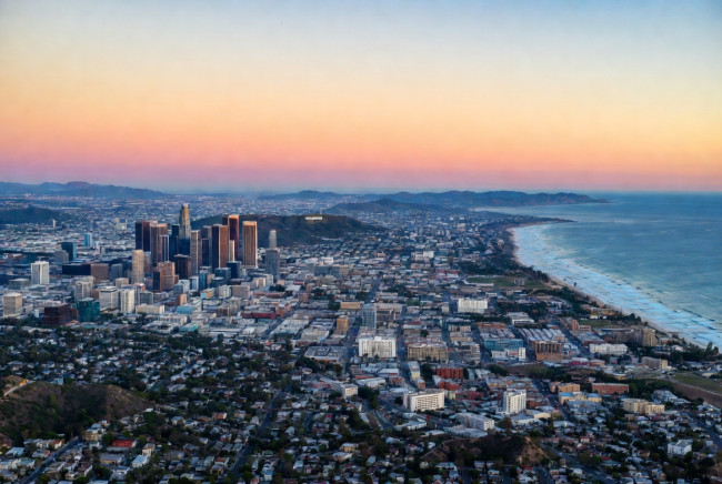 Los Angeles installeert afvalbarrières in zijn rivieren om de oceaan te beschermen
