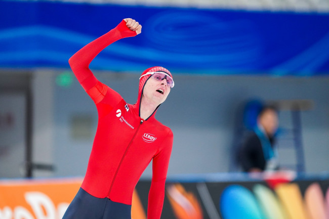 De Noorwege Sander Eitrem breekt nieuw Olympisch record en pakt zijn eerste gouden medaille op de Olympische Spelen