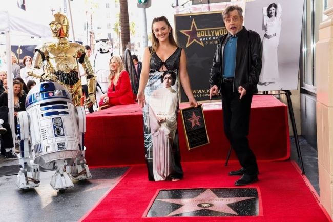 Carrie Fisher finally gets her star on the Hollywood Walk of Fame