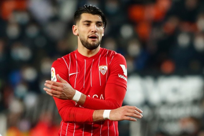 Voetballer veroordeeld voor seksueel misbruik Rafa Mir verlaat Spanje en sluit zich aan bij de Griekse club