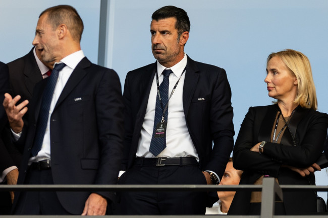 Figo roept op tot het aftreden van Infantino, "het laagste, meest bedrieglijke gedrag dat ik ooit heb gezien"