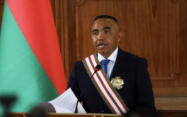 Madagaskars president Randrianirina ontslaat zijn premier en het hele kabinet