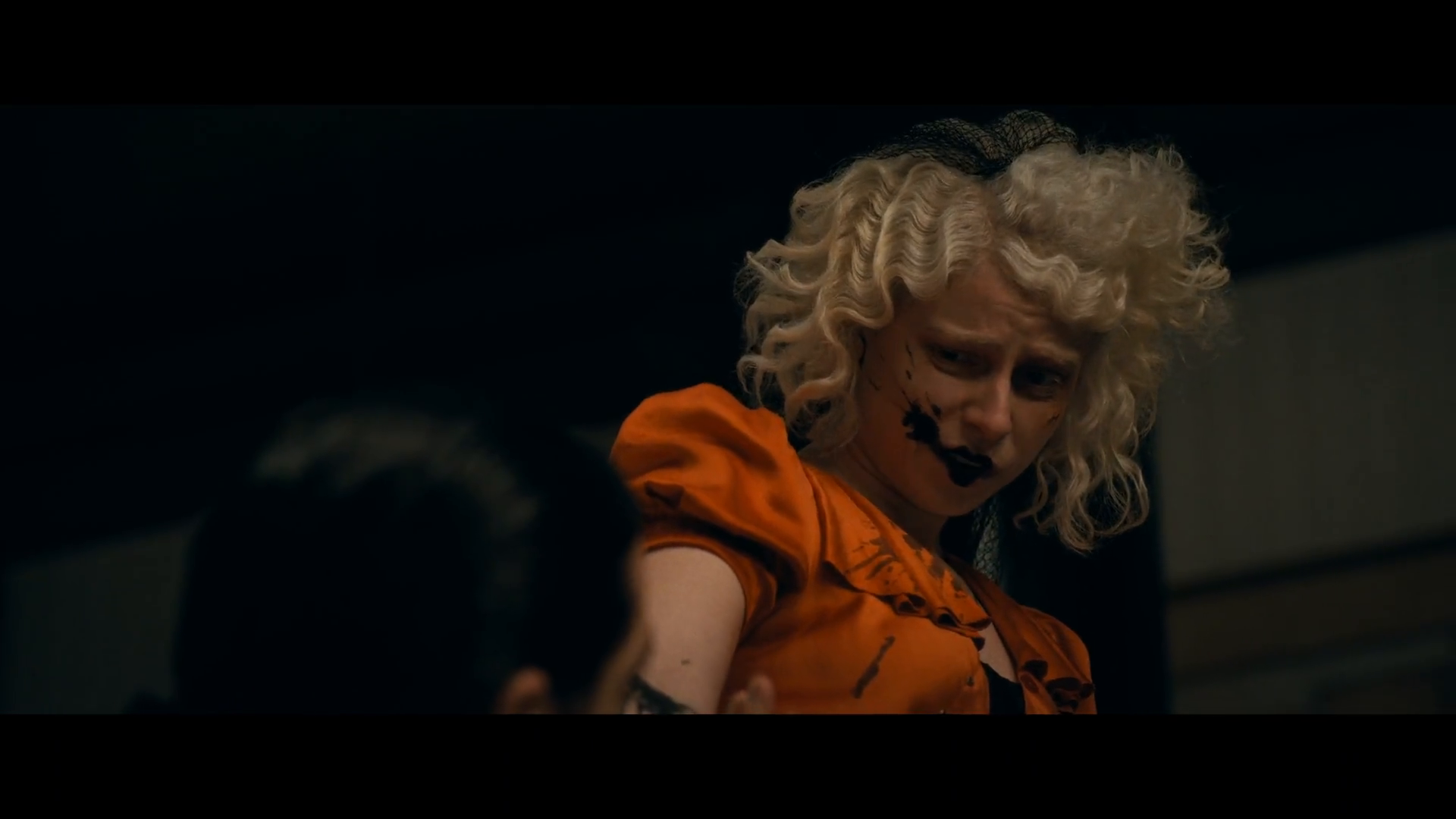 Frankensteins monster krijgt meer dan hij had verwacht in Maggie Gyllenhaals The Bride