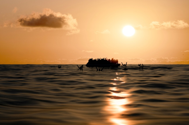 Minstens 53 doden of vermisten nadat een migrantenboot bij Libië kapseisde