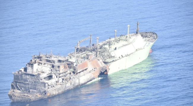Beschadigde Russische LNG-tanker drijft Libische wateren binnen, waarschuwt Italië