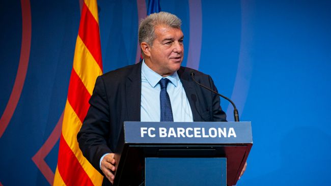 FC Barcelona vertrekkende president Joan Laporta door een lid beschuldigd van meerdere financiële misdrijven