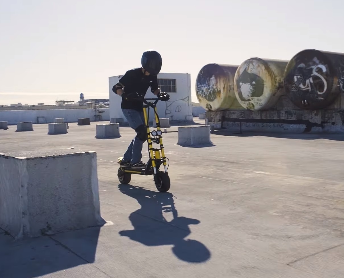 Deze scooter gaat offroad en kan snelheden van 100 km/u halen Gamereactor