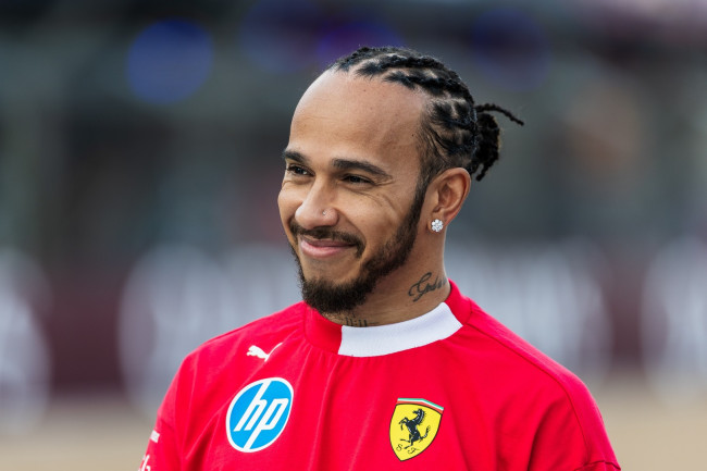 Lewis Hamilton wordt de oudste Formule 1 Grand Prix-kampioen sinds 1970 in Barcelona
