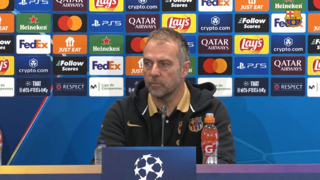 Hansi Flick reageert op zijn gebaren tijdens de laatste wedstrijd tegen Barcelona: "Ik wil niet dat mijn kleinzoon me dit ziet doen"