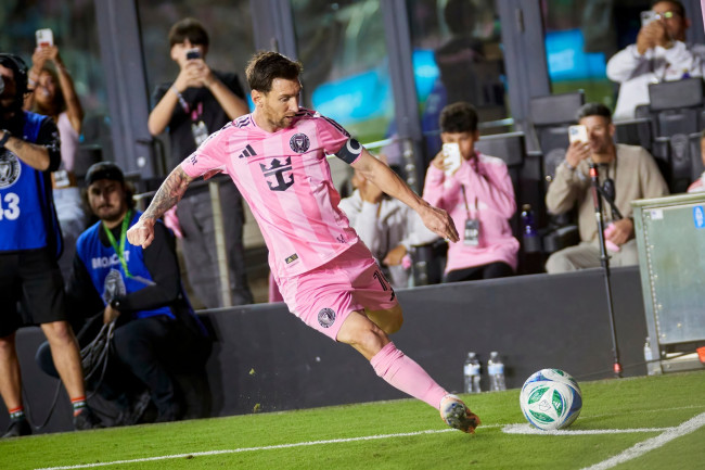 Messi scoort zijn eerste doelpunten na het WK: "Er zijn geen superlatieven, hij zou Picasso zijn"