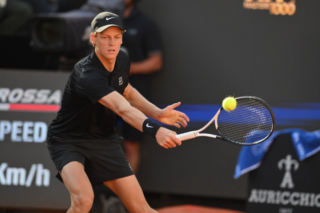 Jannik Sinner UIT Roland Garros na een controversiële medische time-out
