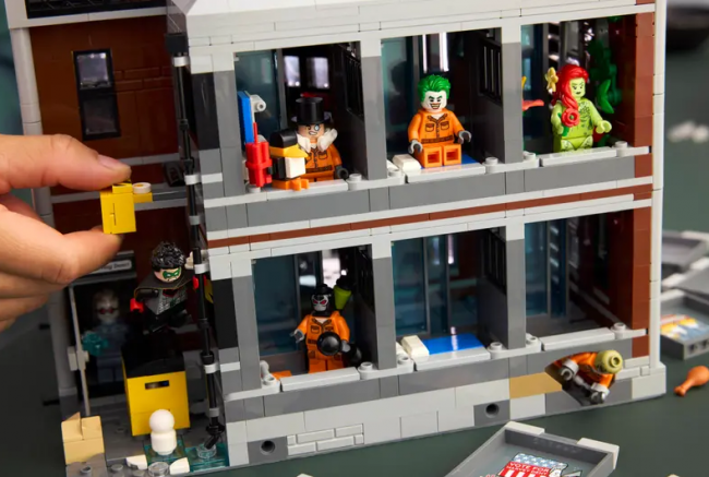 LEGO onthult een epische Arkham Asylum set