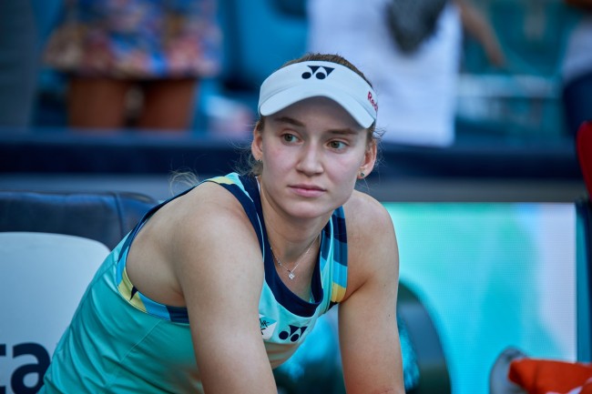 Elena Rybakina weigerde een foto te maken met de CEO van WTA na het verslaan van Sabalenka in de finale