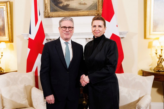 Starmer steunt Mette Frederiksen nadat Trump opnieuw dreigt met Groenland: "Ik sta aan haar kant"