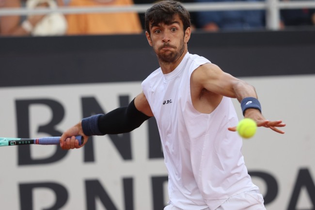 Lorenzo Musetti trekt zich terug uit Wimbledon na een blessure opgelopen op de Italian Open