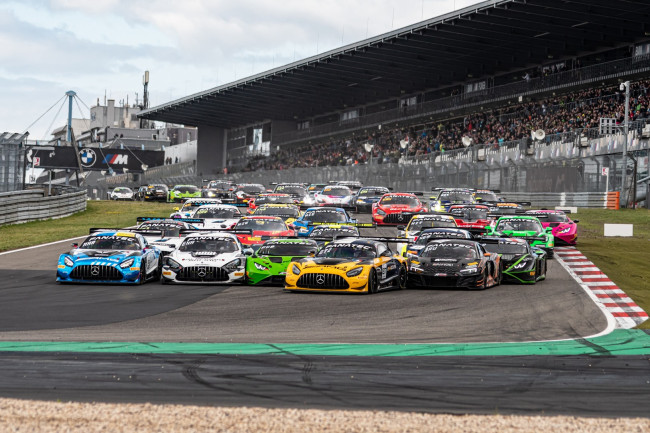 Hoe kijk je de 24 uur van de Nürburgring met Max Verstappen, van zaterdag tot zondag
