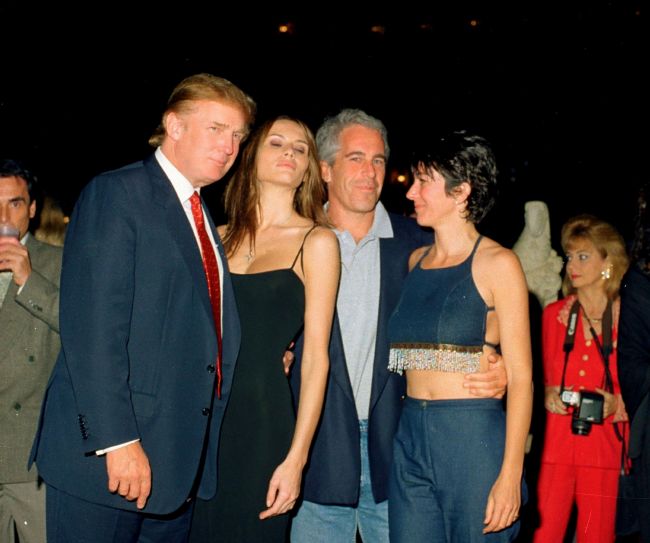 De naam van Donald Trump verschijnt in de vluchtlogboeken van Jeffrey Epstein