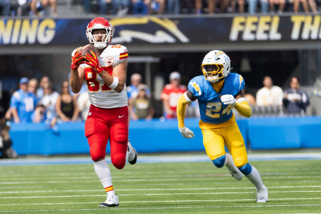 Travis Kelce keert terug voor nog een seizoen bij de Kansas City Chiefs