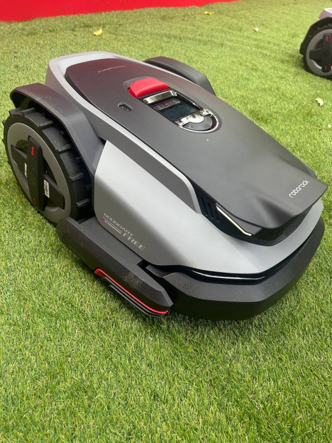 We maakten een reis naar Duitsland om de nieuwe Roborock grasmaaiers line-up te zien